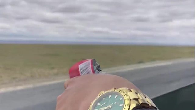 长达十秒的视频，喊了七次拍照，只有一秒对上焦