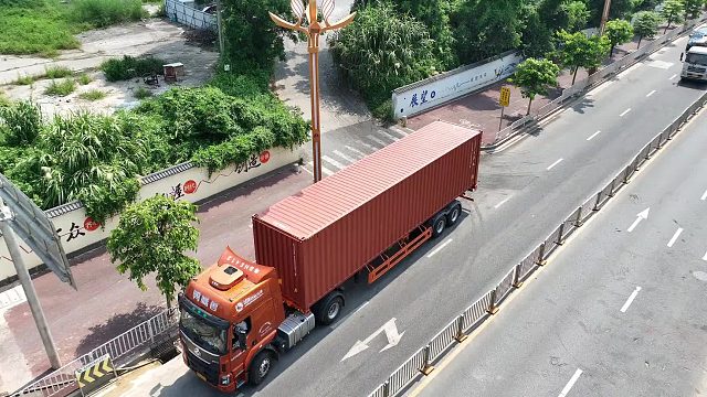 前方空间有限的时候，就要边打边回预防卡死！