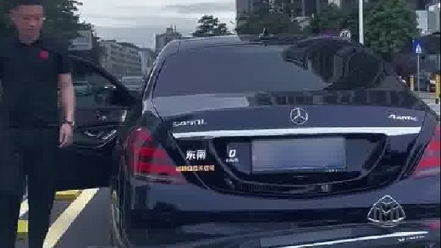 可能接触不好，拍一下就好了……