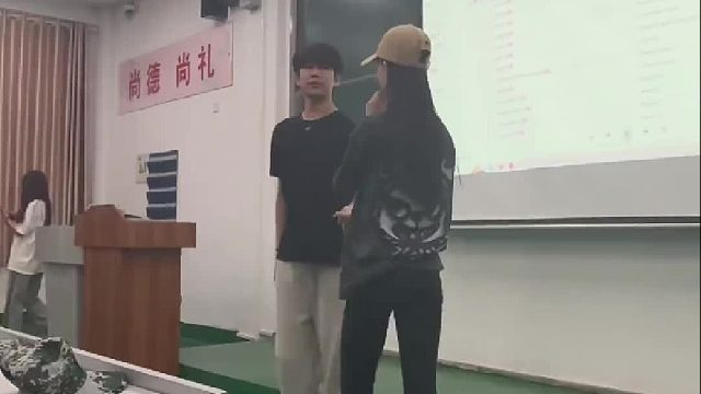 开学第一天，两个人惊艳了全班