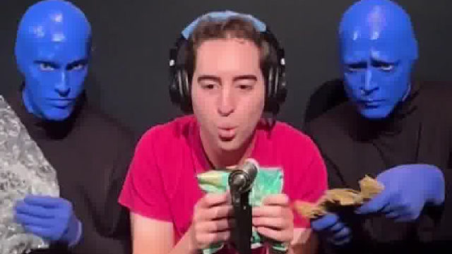 借助物品模仿火燃烧的声音