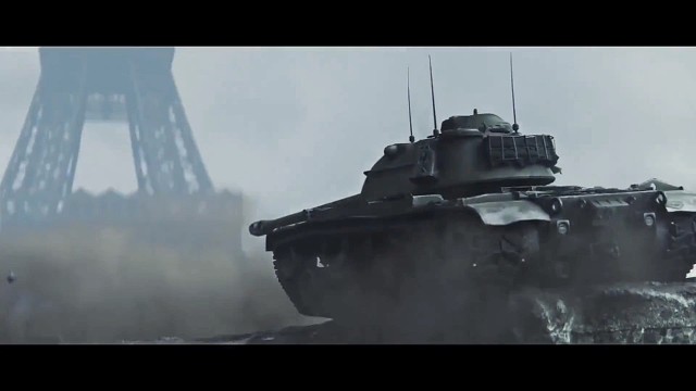 铁塔下的钢铁巨兽