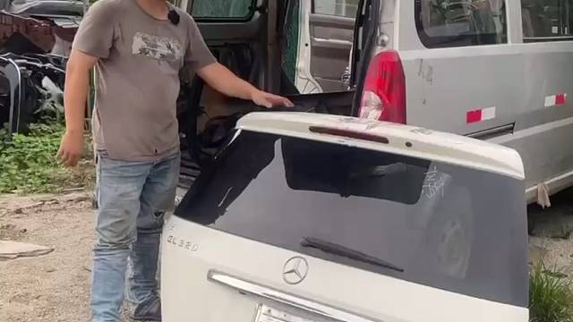 奔驰GL164尾门总成 奔驰C200备胎 奔驰ML63后杠 宝马启动马达拆车件 #拆车件 #陈田马哲
