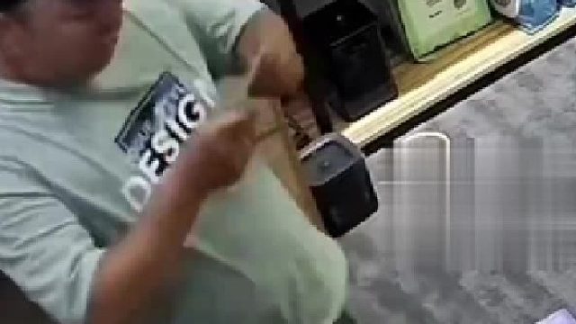 90后小伙买彩票中6835万大奖，没敢告诉妻子：怕她太激动！