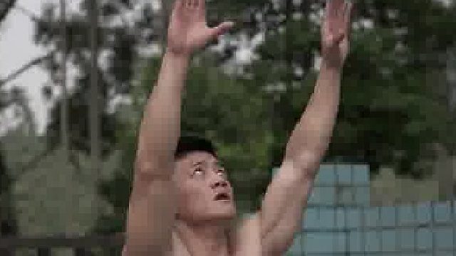 引体能做12个以上，按这几个步骤练解锁双力臂上杠