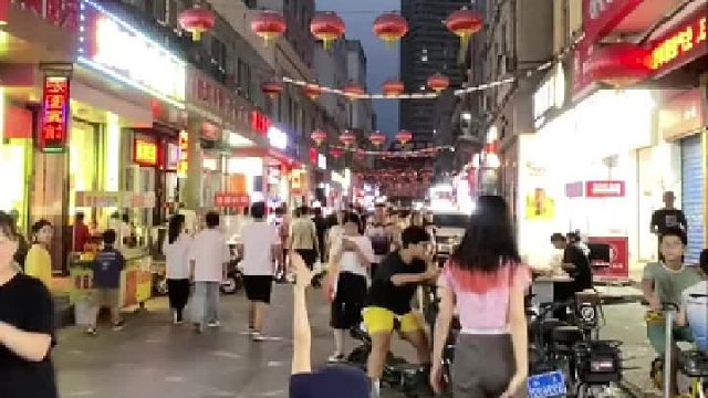 媳妇和在马路上大便有什么区别？