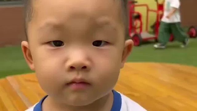 幼儿园开学第一天，老师让萌娃喊妈妈，萌娃：妈妈你能不能好好上班，别跟我套近乎
