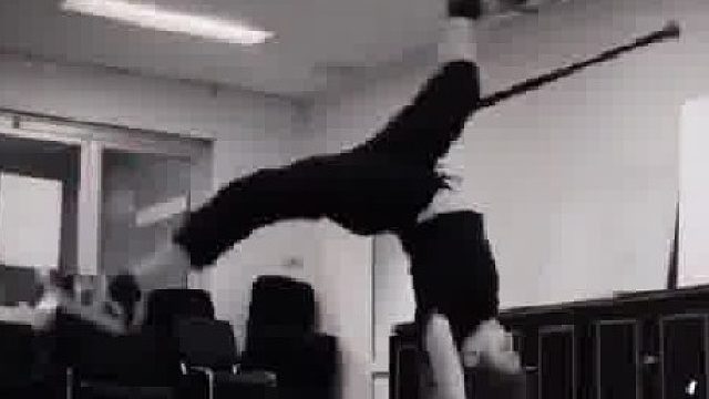 男的可以多转一圈