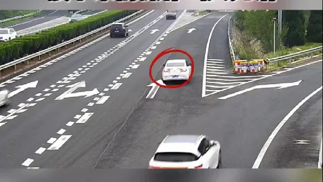 高速路上停车换人接下来的操作叫人无语！