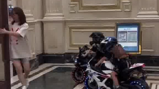 为什么不配个自动门 人脸识别