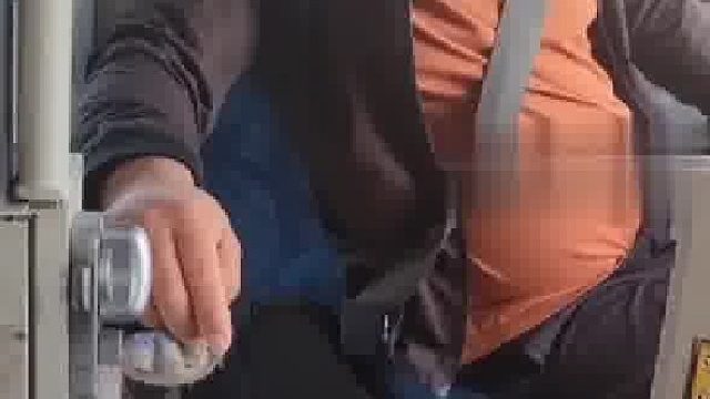 男子持残疾军人证乘公交被多次撵下车，司机：证在我这不好使，交钱就完事了！~1