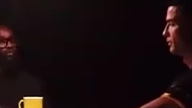 C罗测谎挑战视频发布，面对问题C罗沉思过后回答“不会”，随后测谎仪显示真实。