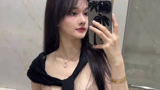 我们又不是很熟 你叫我美女就好了