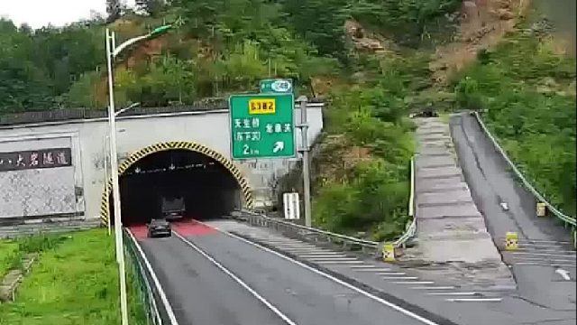 拉煤重车刹车失灵紧急时期，避险车道救命！