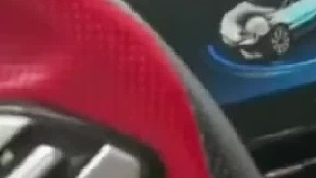 女子乘网约车认为没到位置不下车，司机：一口价定位是哪就送到哪