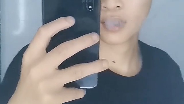 钱没有 身材没有 长相没有 主打的就是一无所有.