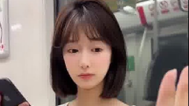 女：你脸上有蚊子