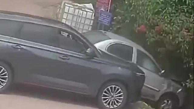 强行超车正常左转