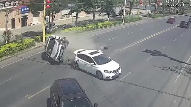 未保持安全车距事故全责！