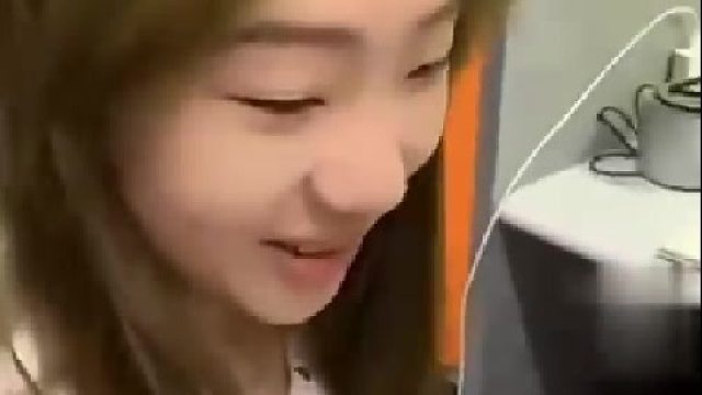 女子相册被室友打翻意外发现...