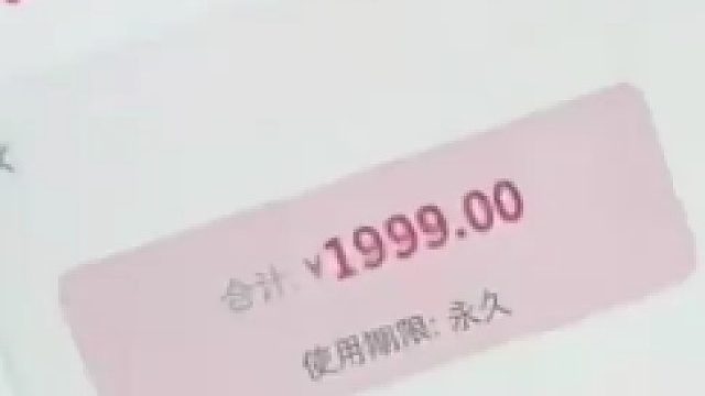 男子想试车内 座椅通风和方向盘加热