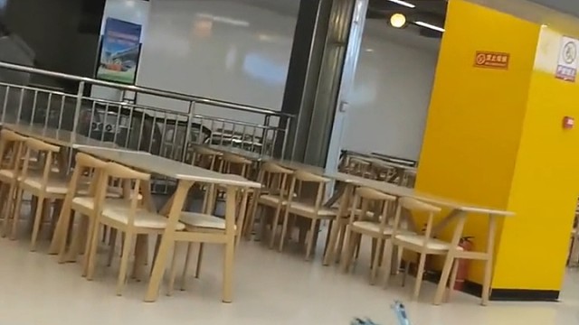 花了一百万在学校食堂二楼搞了个面馆，一个人都不上来，大家有啥建议吗？