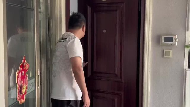 吵架回娘家是不可能的，必须搬上七大姑八大姨这样的救兵，妥妥的血脉压制