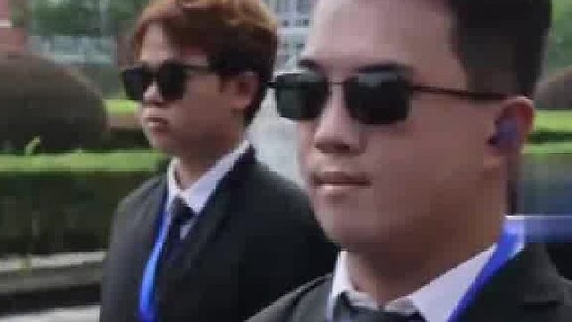 学弟学妹，你们入学的行李被“黑衣人”承包了