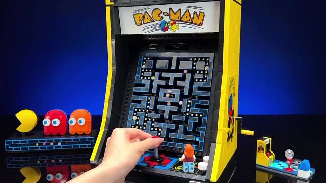 吃豆人经典街机！外观复古新潮，齿轮机械结构，重现经典游戏画面，紧张刺激的追击开始啦！