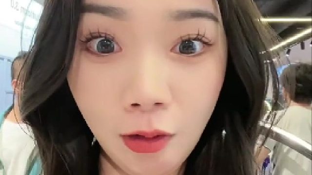 在国内：爱答不理，在国外：高攀不起