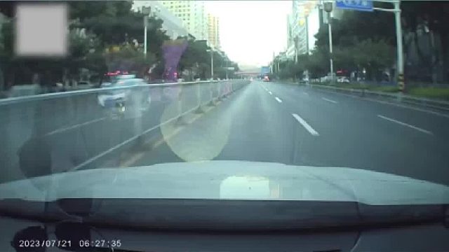 醉驾 撞护栏 逃逸