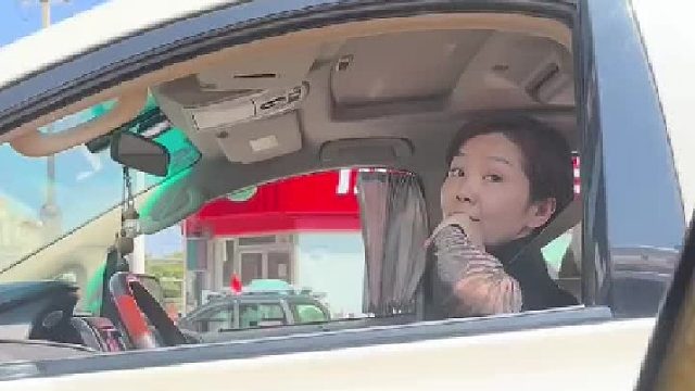 你叫她美女时良心不会痛吗