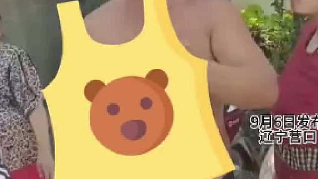 村民称水泥路是村里人自己凑钱修的