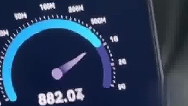 华为折叠屏MateX5测速，下载速度高达981Mbps，网友：此处无声胜有声