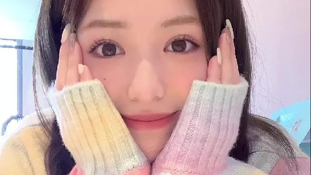 还有三个月又要跨年了 今年会下雪吗 天气会很冷吗 会放烟花吗 会一直陪着我吗