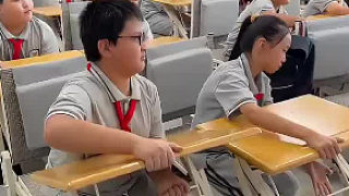 這課桌椅設(shè)計(jì)的好