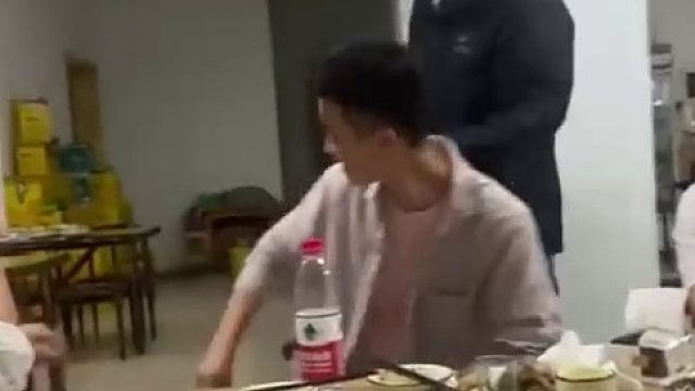 她是一位幸福的妻子