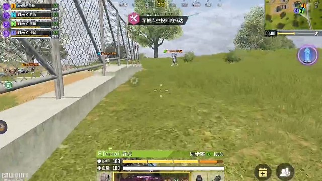 差点被两台车夹成肉饼