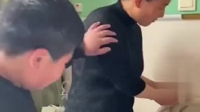 弟弟病重，姐姐从婆家赶来照顾，侄子下跪说的一席话令人动容