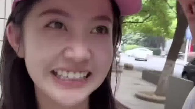 女生因为男友带错路生气，男友精准拿捏女友喜好迅速和好