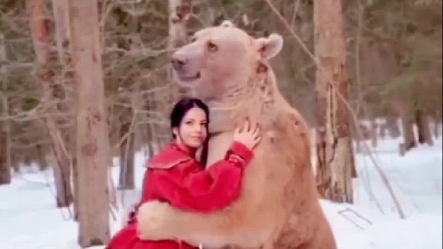 俄罗斯大叔嫁女儿把小熊熊当嫁妆，至今都没人敢上门提亲