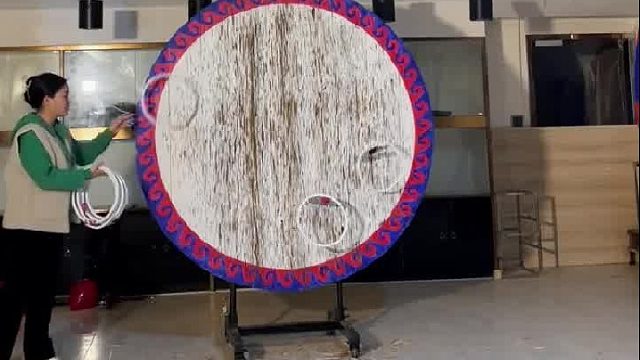 圈扔的真准，每次都能接到飞刀