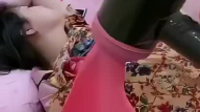 这样恶搞媳妇，不过分吧！