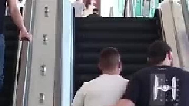 看大哥这笑容我就知道不简单