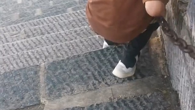 不到长城非好汉，到了长城腿打颤[嘻嘻]