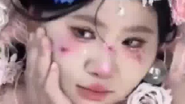 男子云南花300元体验妆造