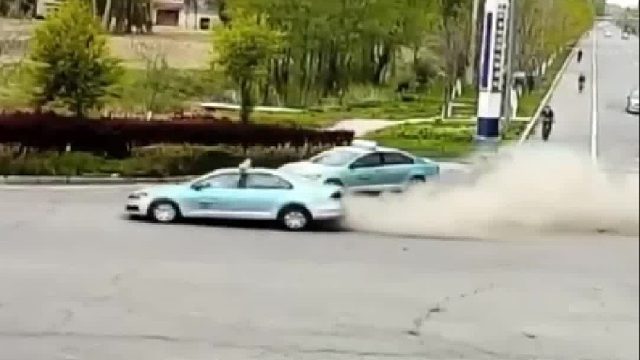 红绿灯下的相聚！