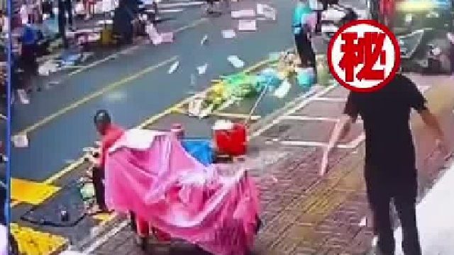 男子分手后卖掉黄金将15000元全撒了