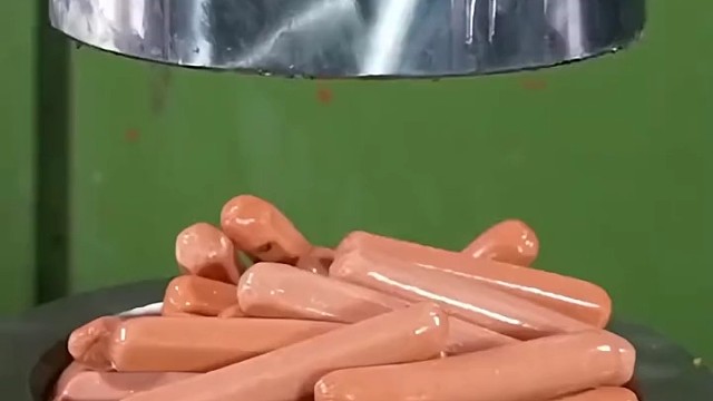 你从家里买了个液压机，还有只剩液压机了。[大笑]