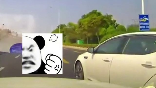 开车不长眼睛的选手！